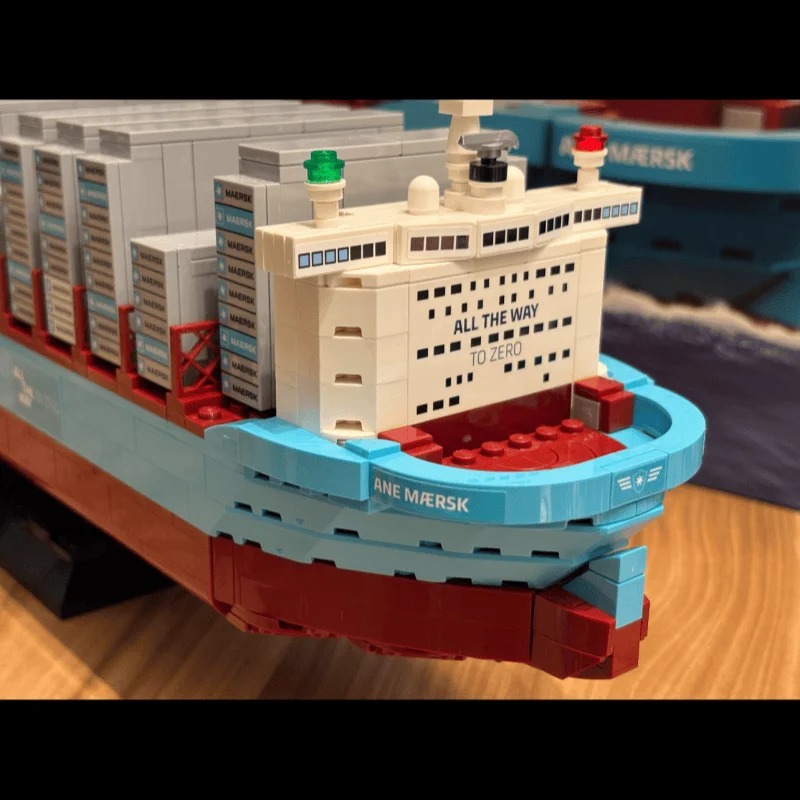New 2026 Dual-Fuel Container V - огляд і ціна Lego Set Technic